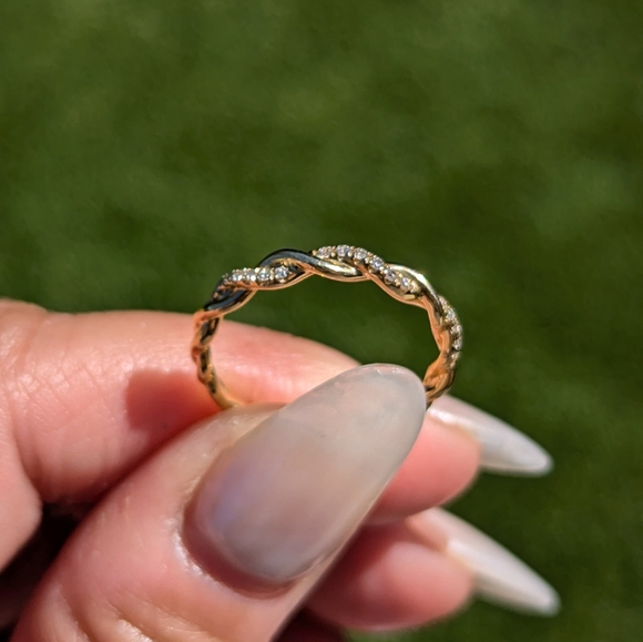 14k Yellow Gold Diamond Rope Twist Band - Picture 2 of 8
